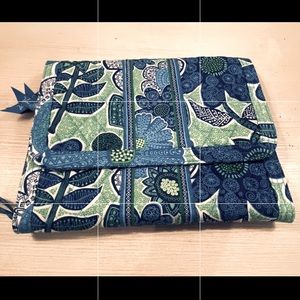 2/$35 Vera Bradley Floral Travel Make up Bag